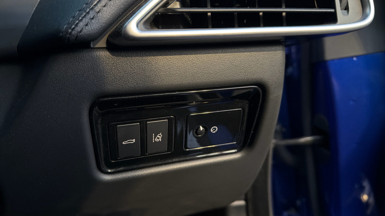 Jaguar XE 2.0 [250] Portfolio 4dr Auto Petrol Saloon